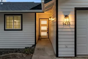 1485 SE Parkwood Dr, Roseburg, OR 97470 - Photo 2