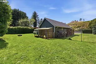 549 N Marple St, Coos Bay, OR 97420 - Photo 40