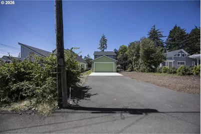 320 Oak St, Florence, OR 97439 - Photo 32