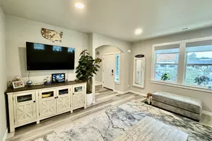 320 Oak St, Florence, OR 97439 - Photo 4