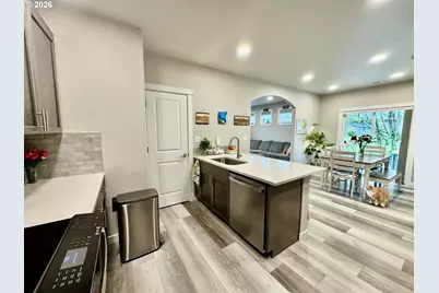 320 Oak St, Florence, OR 97439 - Photo 8