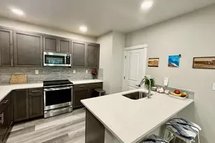 320 Oak St, Florence, OR 97439 - Photo 8