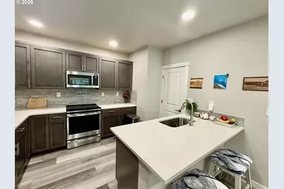 320 Oak St, Florence, OR 97439 - Photo 8