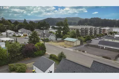 320 Oak St, Florence, OR 97439 - Photo 40