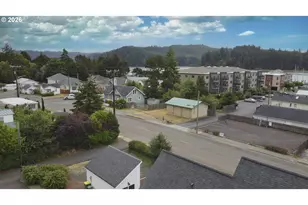 320 Oak St, Florence, OR 97439 - Photo 40