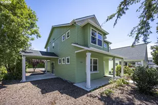 320 Oak St, Florence, OR 97439 - Photo 36