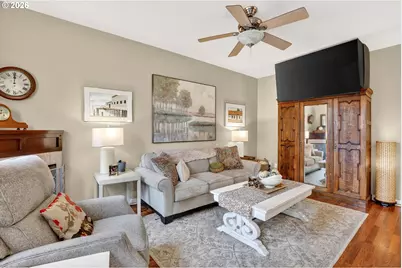 810 E 9th St #D13, Newberg, OR 97132 - Photo 10