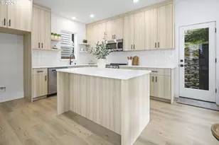 2009 SW Moss St, Portland, OR 97219 - Photo 8