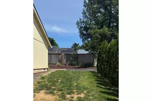 709 S Park St, Carlton, OR 97111 - Photo 12