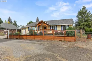 709 S Park St, Carlton, OR 97111 - Photo 2