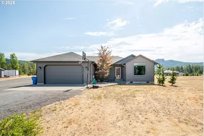 195 Bay Point Dr, Castle Rock, WA 98611 - Photo 2