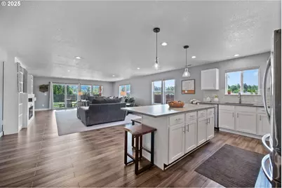 195 Bay Point Dr, Castle Rock, WA 98611 - Photo 10
