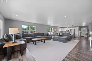 195 Bay Point Dr, Castle Rock, WA 98611 - Photo 8