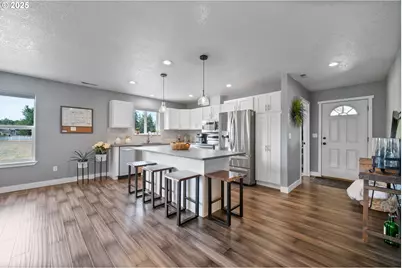 195 Bay Point Dr, Castle Rock, WA 98611 - Photo 4