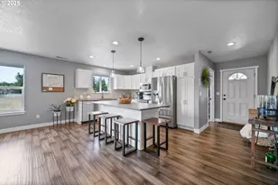 195 Bay Point Dr, Castle Rock, WA 98611 - Photo 4