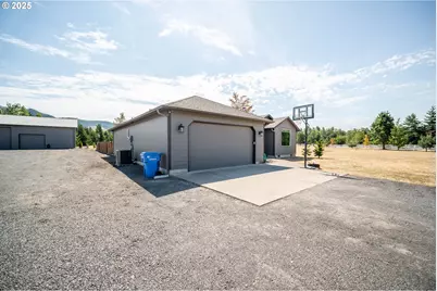 195 Bay Point Dr, Castle Rock, WA 98611 - Photo 48