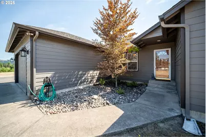 195 Bay Point Dr, Castle Rock, WA 98611 - Photo 6