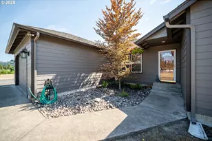 195 Bay Point Dr, Castle Rock, WA 98611 - Photo 6