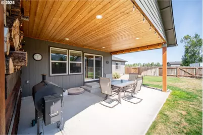 195 Bay Point Dr, Castle Rock, WA 98611 - Photo 24