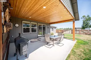 195 Bay Point Dr, Castle Rock, WA 98611 - Photo 24