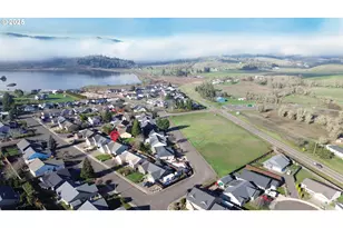 2657 Grey Fox Dr, Sutherlin, OR 97479 - Photo 2