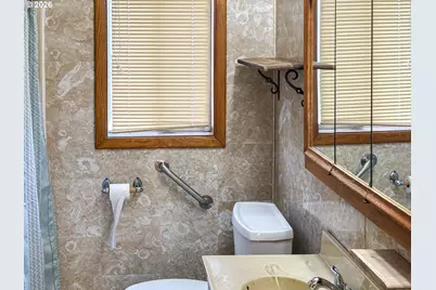 833 NE Jackson St, Roseburg, OR 97470 - Photo 10