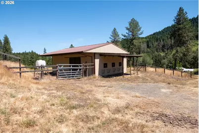 1329 Larson Rd, Roseburg, OR 97471 - Photo 6