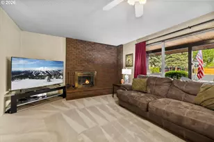 2407 NE Libby Pl, Bend, OR 97701 - Photo 2