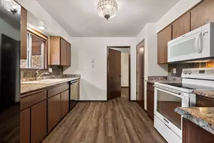 2407 NE Libby Pl, Bend, OR 97701 - Photo 6