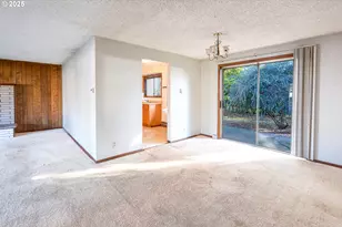 208 NW 24th St, McMinnville, OR 97128 - Photo 6