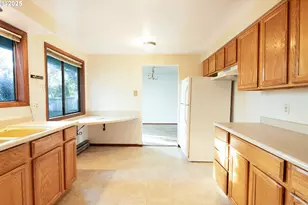 208 NW 24th St, McMinnville, OR 97128 - Photo 12