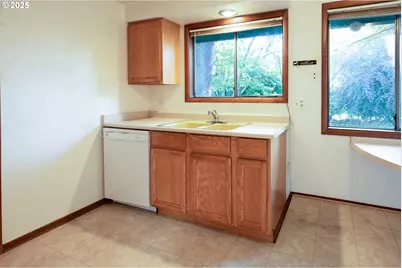 208 NW 24th St, McMinnville, OR 97128 - Photo 10