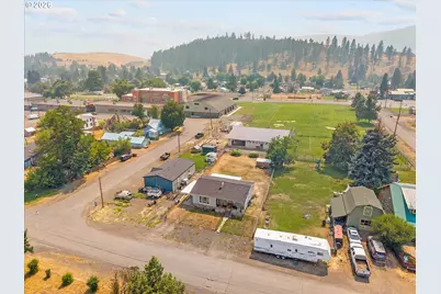 402 3rd St, Wallowa, OR 97885 - Photo 32