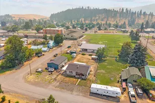 402 3rd St, Wallowa, OR 97885 - Photo 32