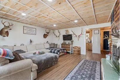 402 3rd St, Wallowa, OR 97885 - Photo 6