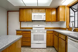 10852 SW 65th Ave, Portland, OR 97219 - Photo 8