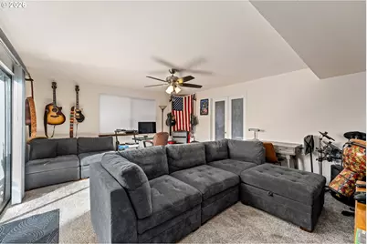 1093 NE Hillcrest Dr, Grants Pass, OR 97526 - Photo 10