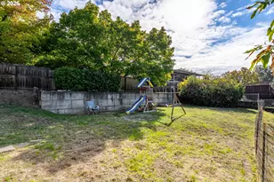 1093 NE Hillcrest Dr, Grants Pass, OR 97526 - Photo 24