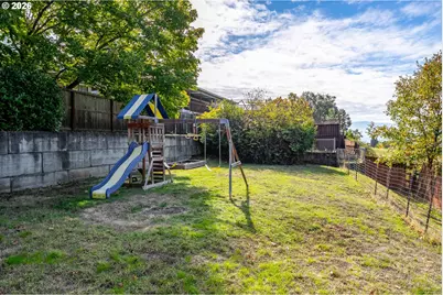 1093 NE Hillcrest Dr, Grants Pass, OR 97526 - Photo 22