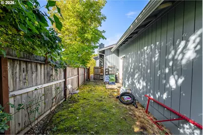 1093 NE Hillcrest Dr, Grants Pass, OR 97526 - Photo 26