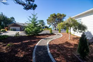 125 W 11th St, Florence, OR 97439 - Photo 46