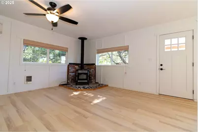 125 W 11th St, Florence, OR 97439 - Photo 48