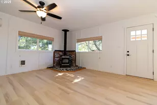 125 W 11th St, Florence, OR 97439 - Photo 48