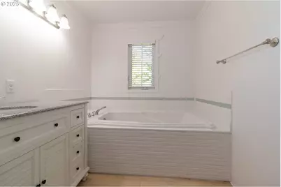 125 W 11th St, Florence, OR 97439 - Photo 18