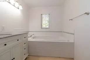 125 W 11th St, Florence, OR 97439 - Photo 18