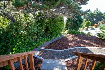 125 W 11th St, Florence, OR 97439 - Photo 44