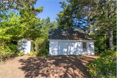 125 W 11th St, Florence, OR 97439 - Photo 42