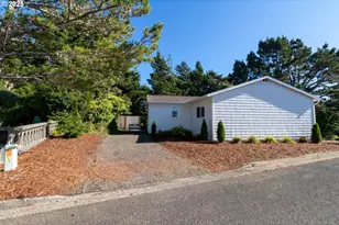 125 W 11th St, Florence, OR 97439 - Photo 40