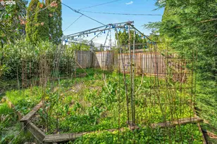 12030 NE Russell St, Portland, OR 97220 - Photo 22