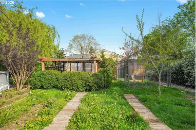 12030 NE Russell St, Portland, OR 97220 - Photo 20